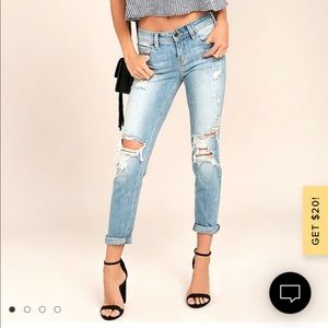 NWT never worn Lulus Eunina MIA mid-rise distressed boyfriend jeans- sz 1